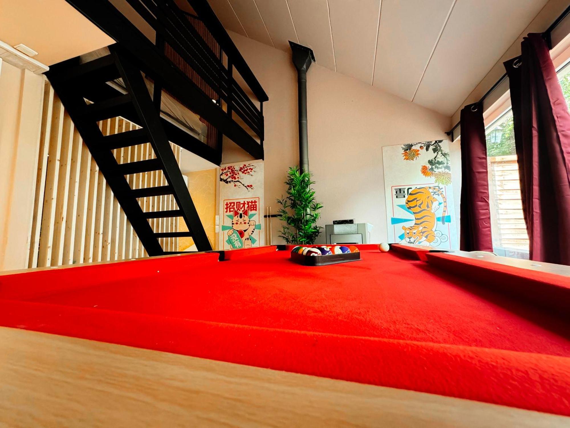 Hastiere-par-dela Capsule Lotus-Balneo-Sauna-Billard-Nintendo מראה חיצוני תמונה