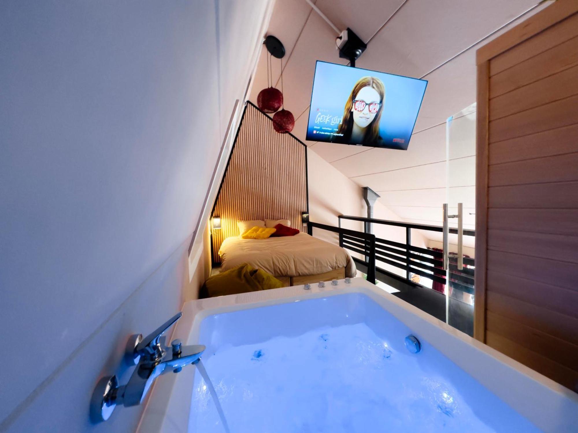 Hastiere-par-dela Capsule Lotus-Balneo-Sauna-Billard-Nintendo מראה חיצוני תמונה